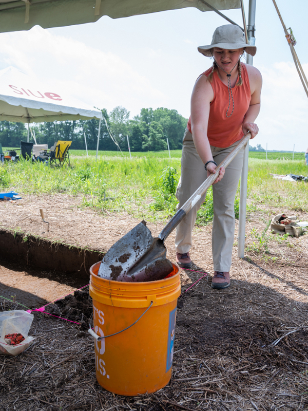SIUE student Amaya Tillerson working on archaeological site
